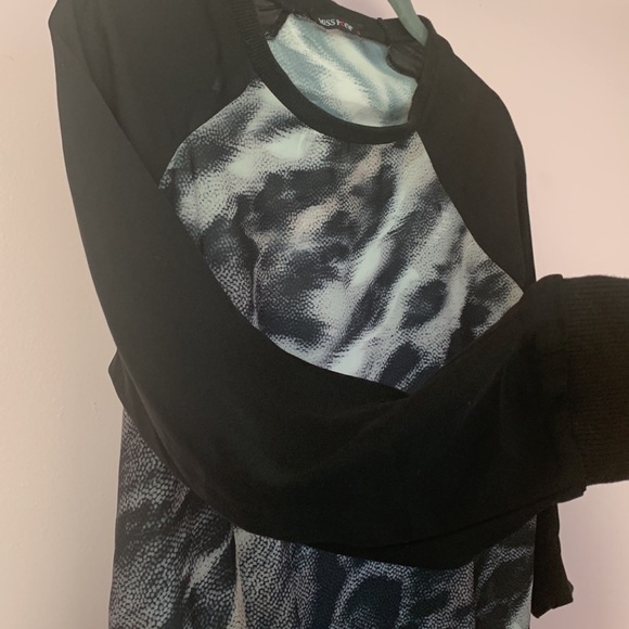 Three quarter white black grey top blouse sport chic animal snake tiger leopard - Picture 1 of 13